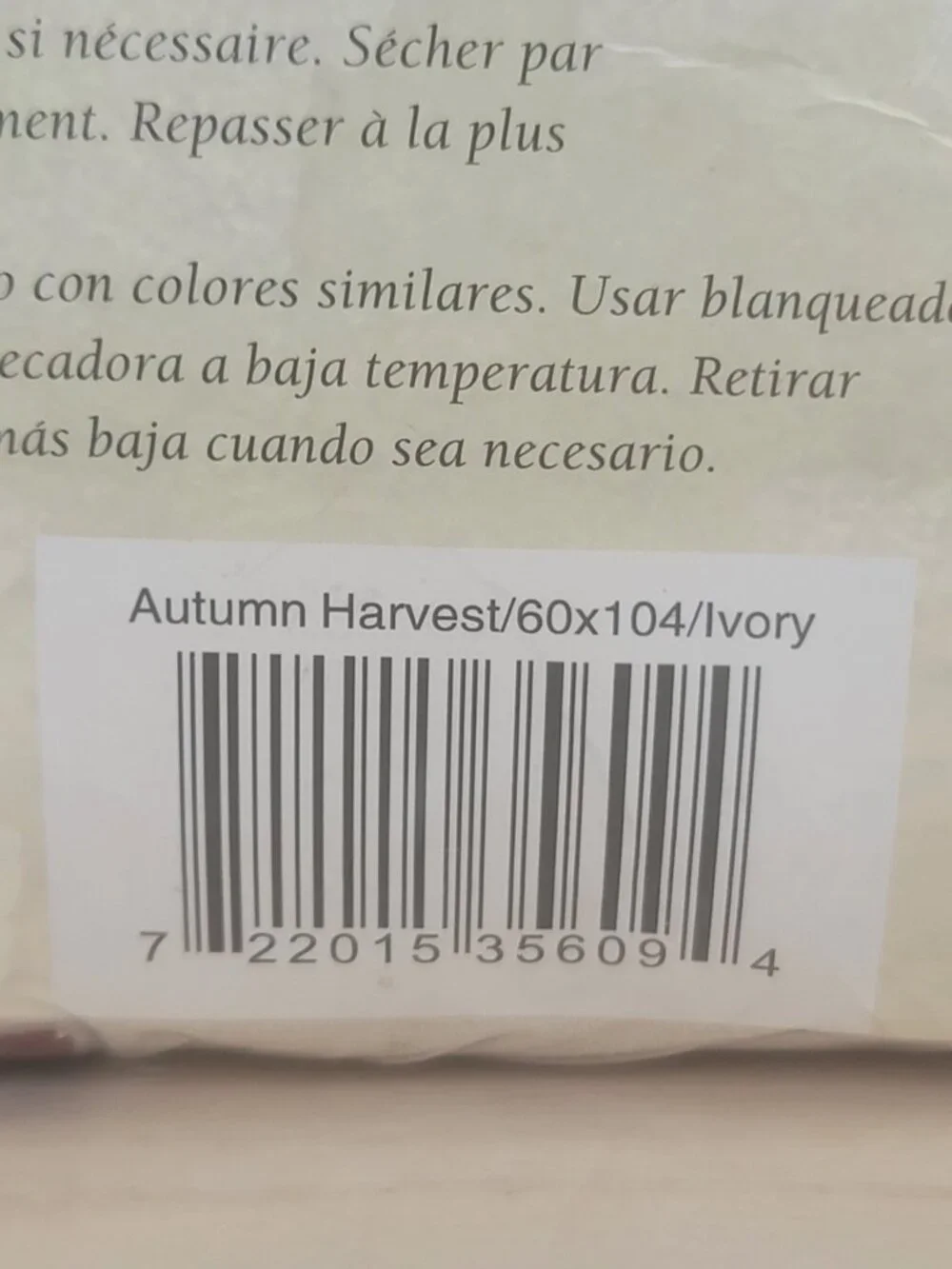 Autumn Harvest Ivory Leaf Pattern Oblong and Oval Damask Tablecloth 60